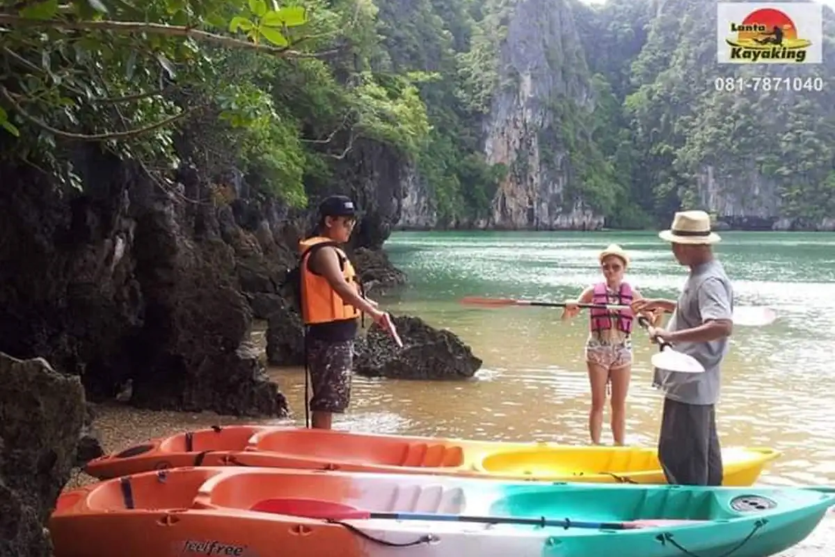 koh lanta kayaking tour full day kayak preparation at Talabeng
