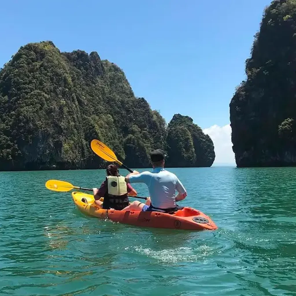 02-sea-kayaking-island-tour-paddling-open-sea