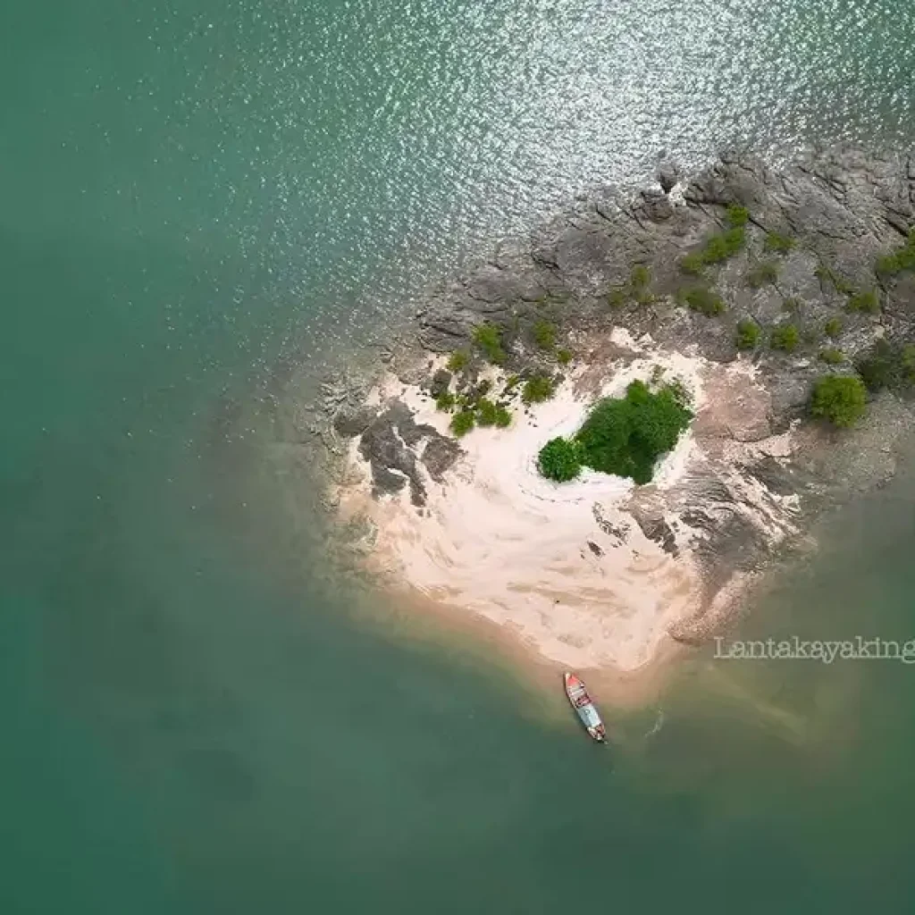 06-sea-kayaking-island-tour-aerial-sandbar-island
